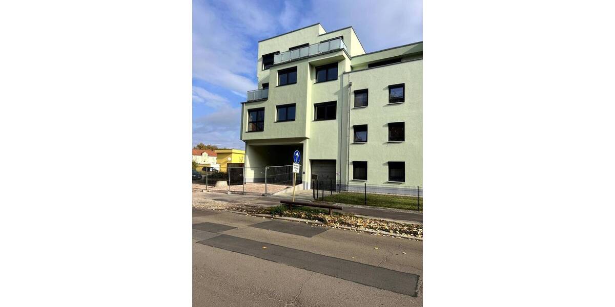 Exklusive Eigentumswohnung inkl. sehr hochwertiger Einbauküche und großem Balkon, optional Stellplatz 3 zimmer