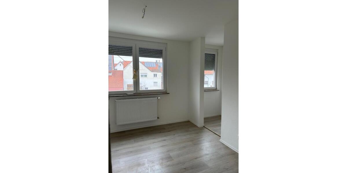 Etagenwohnung Sonnenbühl - 5 Zimmer, 130 m&sup2;, 1.150&euro; | Angebot:24730097