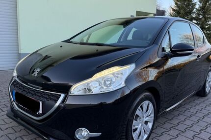 Peugeot 208 135.000 km 2.900 &euro; Nidderau 61130