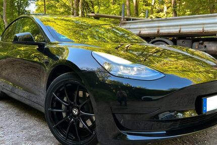 Tesla Model 3 42.500 km 27.995 &euro; Solingen 42699