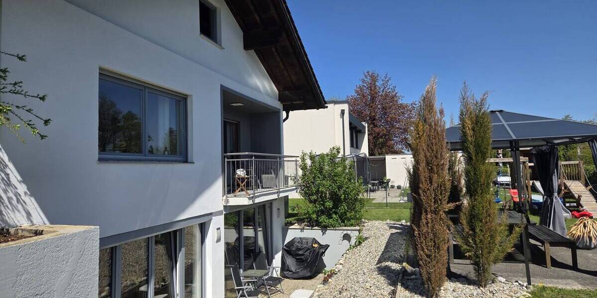 Einfamilienhaus Burghausen - 8 Zimmer, 298 m&sup2;, 1.180.000&euro; | Angebot:26730817