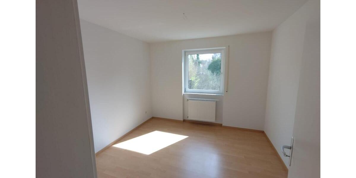Erdgeschoßwohnung Zwickau Neuplanitz - 4 Zimmer, 91 m&sup2;, 660&euro; | Angebot:26011103