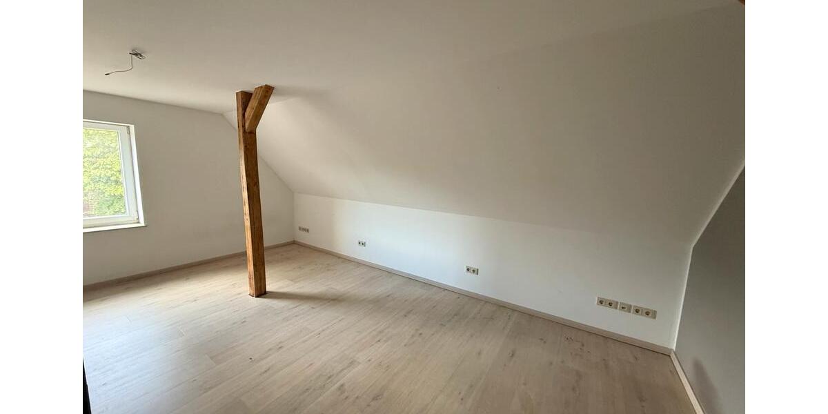 Mehrfamilienhaus, Wohnhaus Hüllhorst - 8 Zimmer, 244 m&sup2;, 2.140&euro; | Angebot:26533419