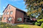 Großes Wohnhaus in schöner ländlicher Umgebung