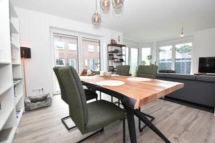 Neuwertige Doppelhaushälfte mit Einbauküche und Carport im Stadtteil Krusenbusch der Stadt Oldenburg zimmer