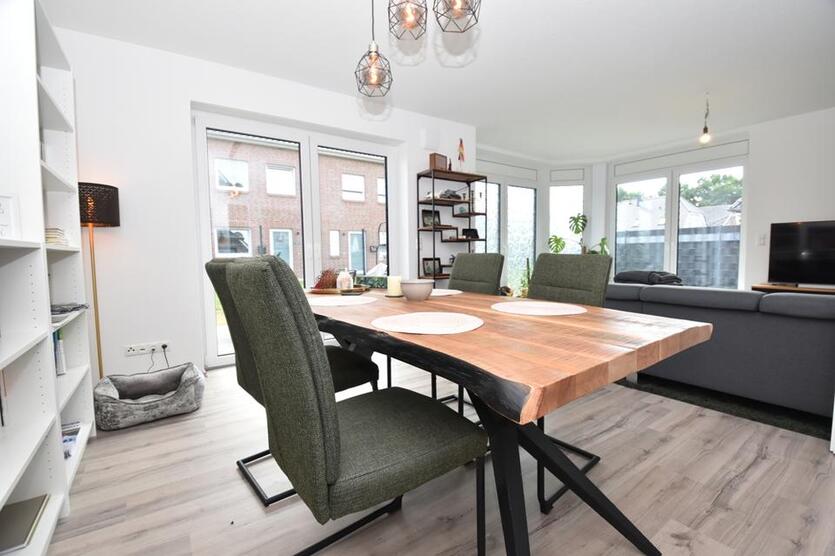 Neuwertige Doppelhaushälfte mit Einbauküche und Carport im Stadtteil Krusenbusch der Stadt Oldenburg zimmer