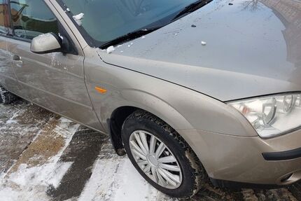 Ford Mondeo 76.134 km 2.700 &euro; Plauen 08523