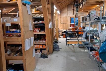 Wir vermieten großes Lager Bürofläche Ladenfläche zimmer