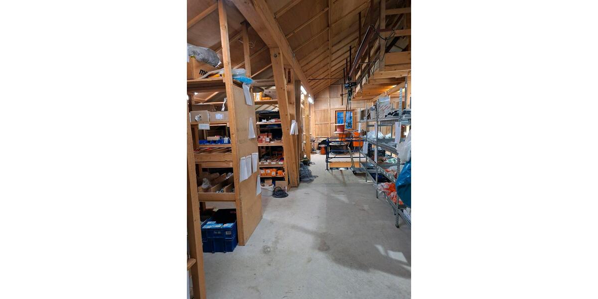 Wir vermieten großes Lager Bürofläche Ladenfläche zimmer