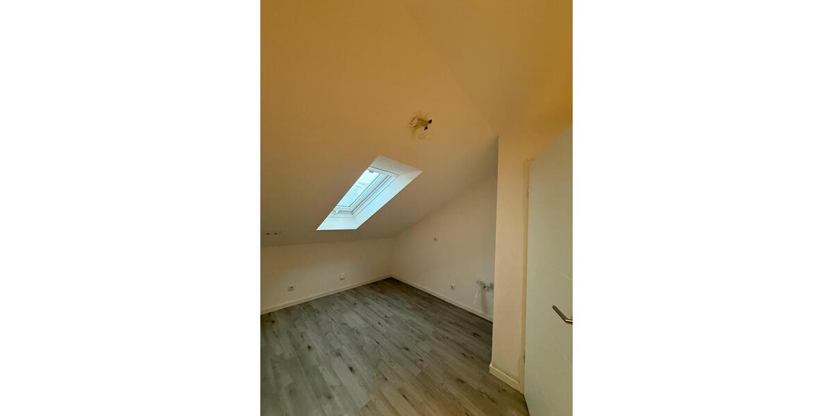 Dachgeschoßwohnung Augsburg Haunstetten-Siebenbrunn - 3 Zimmer, 67 m&sup2;, 1.300&euro; | Angebot:24847294