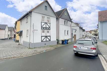 Haus zum Kaufen in Lich 260.000 € 282 m² 11 zimmer
