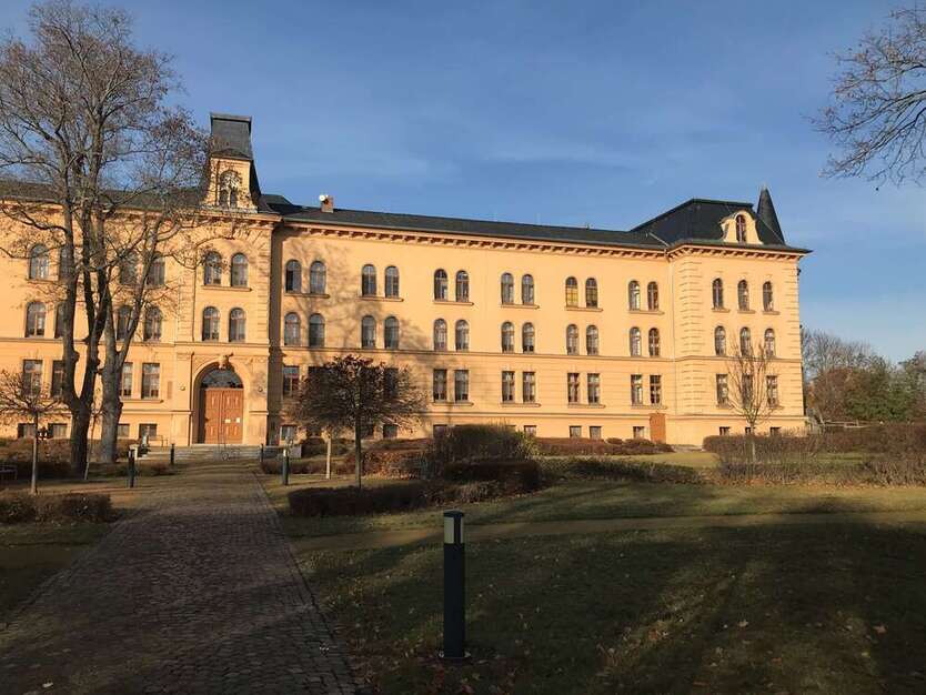 Neu, 5 Zimmer WG geeignet, frisch renoviert mit Balkon! 5 zimmer