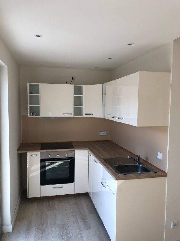 2 ZIMMER APARTMENT MIT EINBAUKÜCHE IM DACHGESCHOSS... 2 zimmer