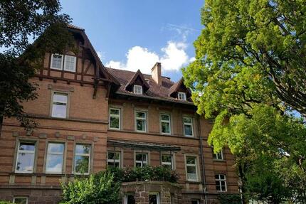 Zur Miete:Schöne große Altbauwohnung im Herrenhaus an der Diemel 4 zimmer