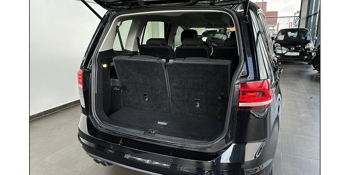 VW Touran 2.0 TDI DSG LED 7 Sitzer ACC Ass 125.000 km 20.999 &euro; Stade 21682