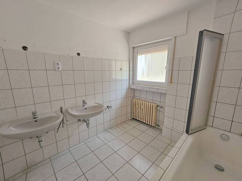 Teilrenoviertes Zweifamilienhaus in Ortsrandlage von 53127 Bonn - Ippendorf!