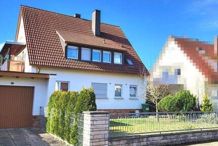 Massiv gebautes 2 Familienhaus - auf einem ca. 758 m² großen Grundstück - Wendelstein OT. 6 zimmer