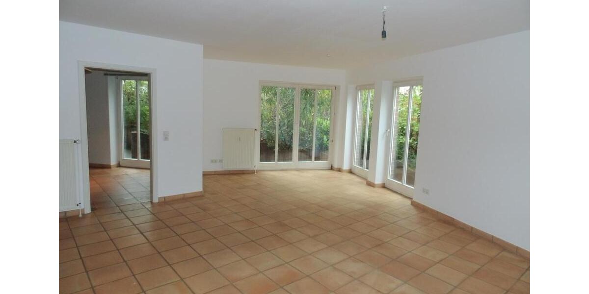 Erdgeschoßwohnung Hamburg Altona - 3 Zimmer, 121 m&sup2;, 2.925&euro; | Angebot:26397027
