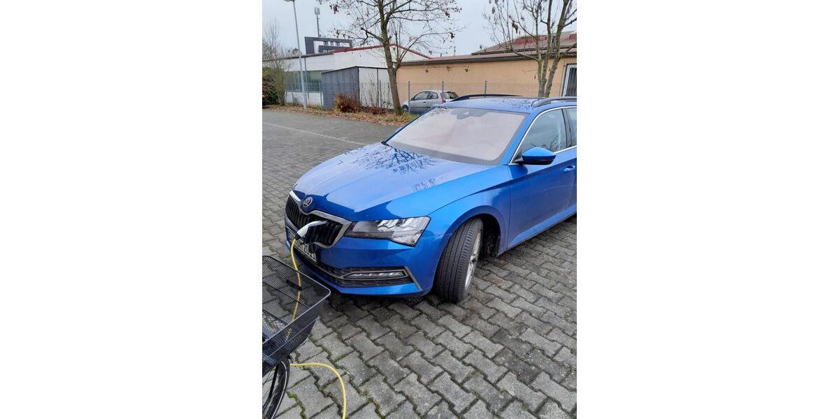 Skoda Superb 79.000 km 22.500 &euro; Niederkassel 53859
