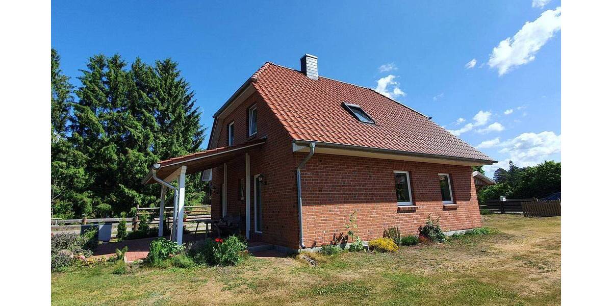 Neuwertiges EFH mit Wärmepumpe, Carport, 2 Bäder, EBK und eigenes Grünland - Einfamilienhaus Dömitz Heidhof | Angebot:26057443