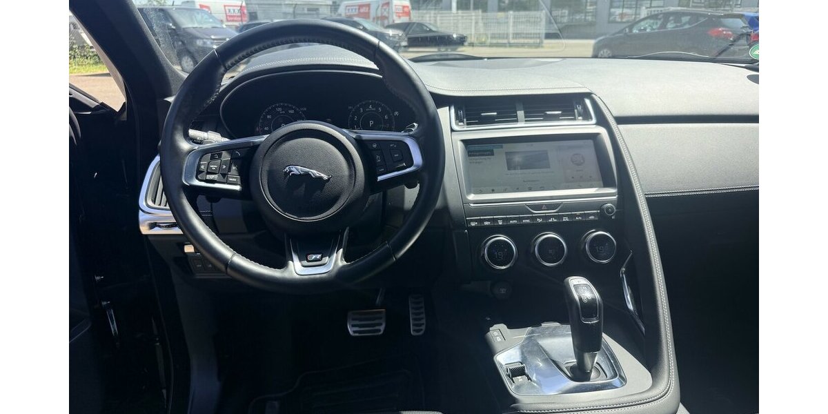 Jaguar E-Pace R-Dynamic S AWD/TOP/AHK/PANO 57.200 km 23.999 &euro; Frankfurt 60386