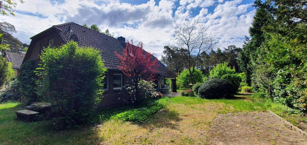 Sehr gepflegt und geräumig in ruhiger, bevorzugter Lage * 2 Küchen, 2 Bäder, Carport, Terrasse, Balkon, 2 Gartenteiche - Mehrfamilienhaus, Wohnhaus Gorleben | Angebot:19096233
