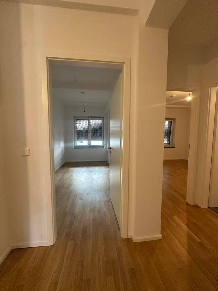 Neu sanierte 5-Zimmer-Wohnung mit XXL-Balkon im Herzen von Düsseldorf