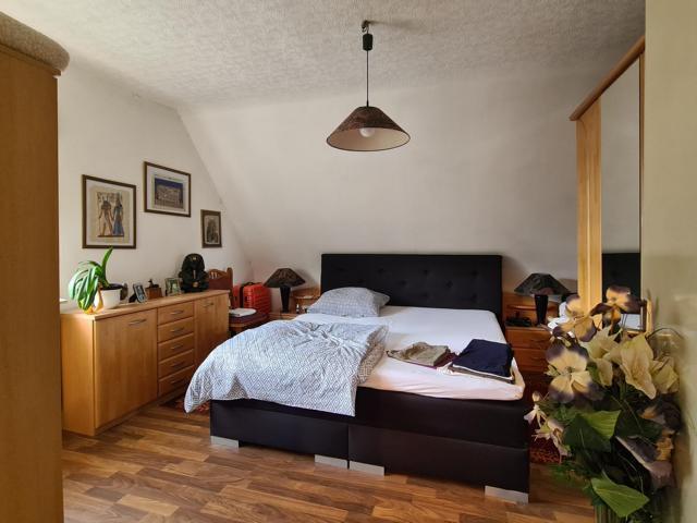 Gepflegtes freistehendes Einfamilienhaus mit großem Grundstück und 3 Garagen - Einfamilienhaus Bexbach | Angebot:26991721
