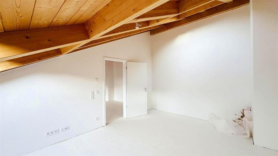 3-Zimmer-Dach-Studio-Wohnung, LIFT, EBK, Keller, Kachelofen-Anschluss, TG-Platz a. W. 3 zimmer