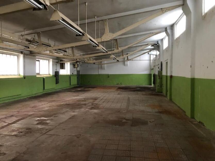 Gewerbeimmobilie in zentraler Lage, Nähe Zukunftzentrum zimmer