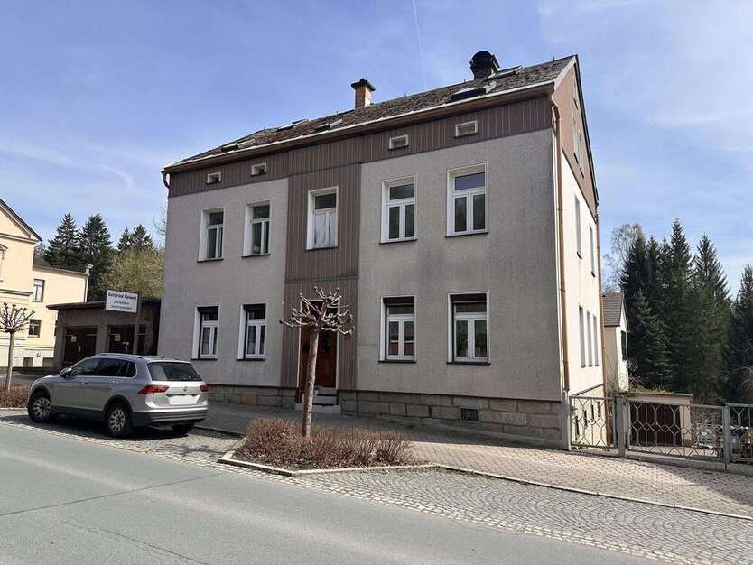 Familienhaus mit Werkstatt und wunderschönem Grundstück + Doppelgarage