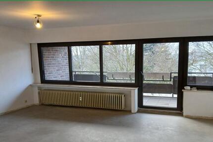 WBS erforderlich! Renovierte Dachgeschosswohnung (keine Schrägen) mit Balkon in ruhiger Wohnsiedlung 2 zimmer