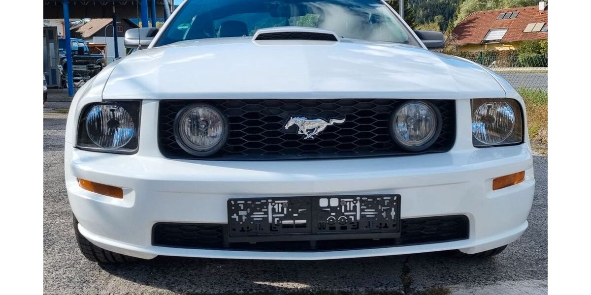 Ford Mustang 181.000 km 13.500 &euro; Kraichtal 76703