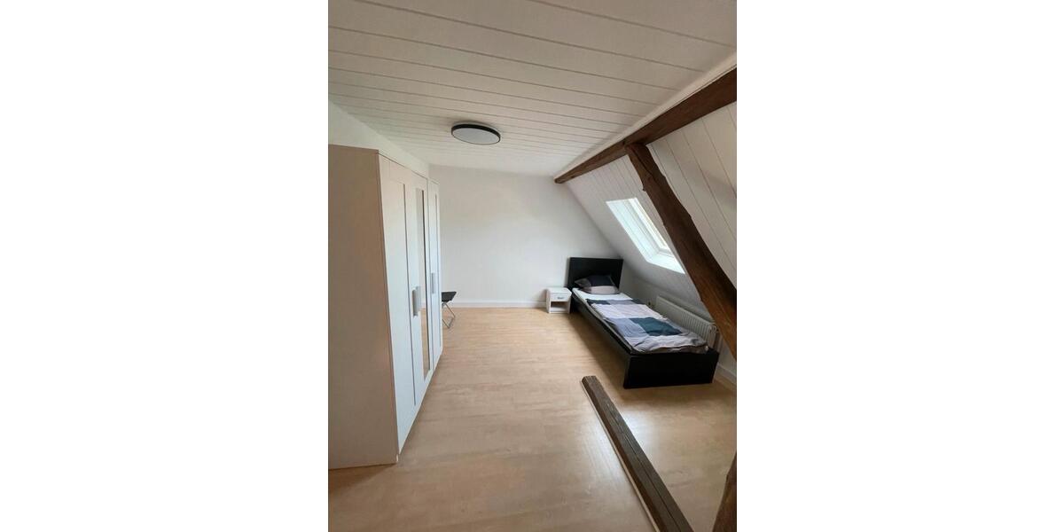 Einfamilienhaus Lage - 12 Zimmer, 270 m&sup2;, 15&euro; | Angebot:26044108