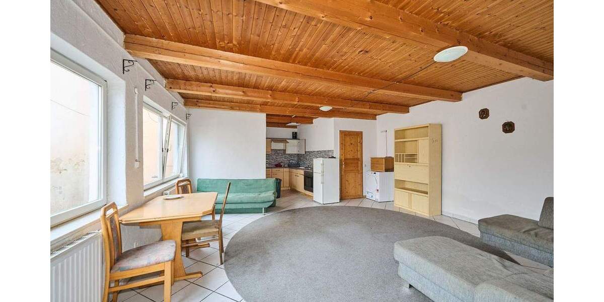 Projekt mit Zukunft: Renovierungsbedürftiges Wohnhaus mit ca. 222 m² Wohnfläche und Garten 6 zimmer