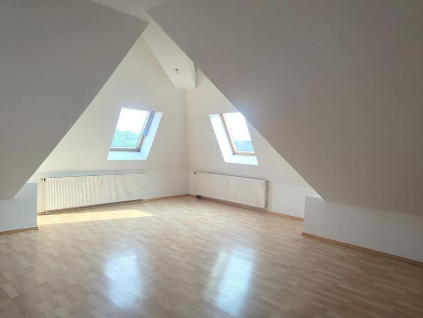 schöne 2 Zimmer-Dachgeschoßwohnung zur Miete in Krefeld