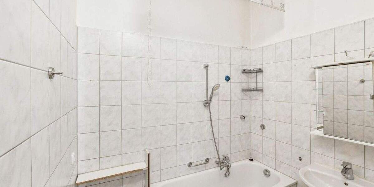 Frei ab 15.03.2026 und ein großer Südbalkon! Helle 3,5-Zimmer-Wohnung im 2.Stock, zentrale aber ruhige Lage in Rennweg 3 zimmer