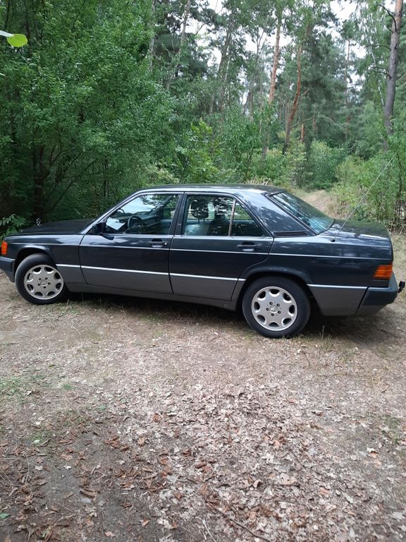 Mercedes-Benz 190 170.000 km 6.199 € Berlin 12159