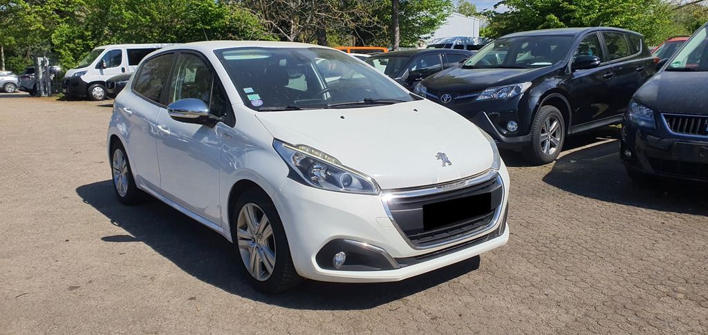 Peugeot 208 138.717 km 3.900 &euro; Freiburg 79108
