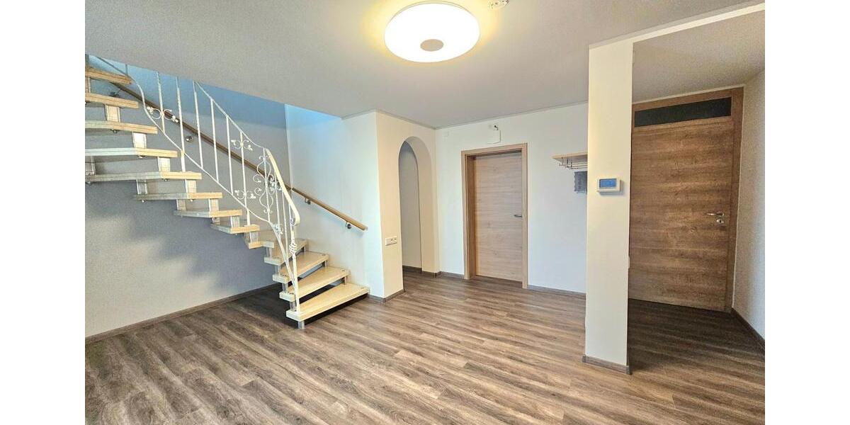 Mehrfamilienhaus, Wohnhaus Bad Soden-Salmünster Salmünster - 7.5 Zimmer, 310 m&sup2;, 2.750&euro; | Angebot:25656917