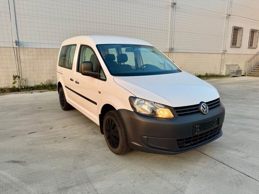 VW Caddy 103.000 km 7.395 € Dresden 01239
