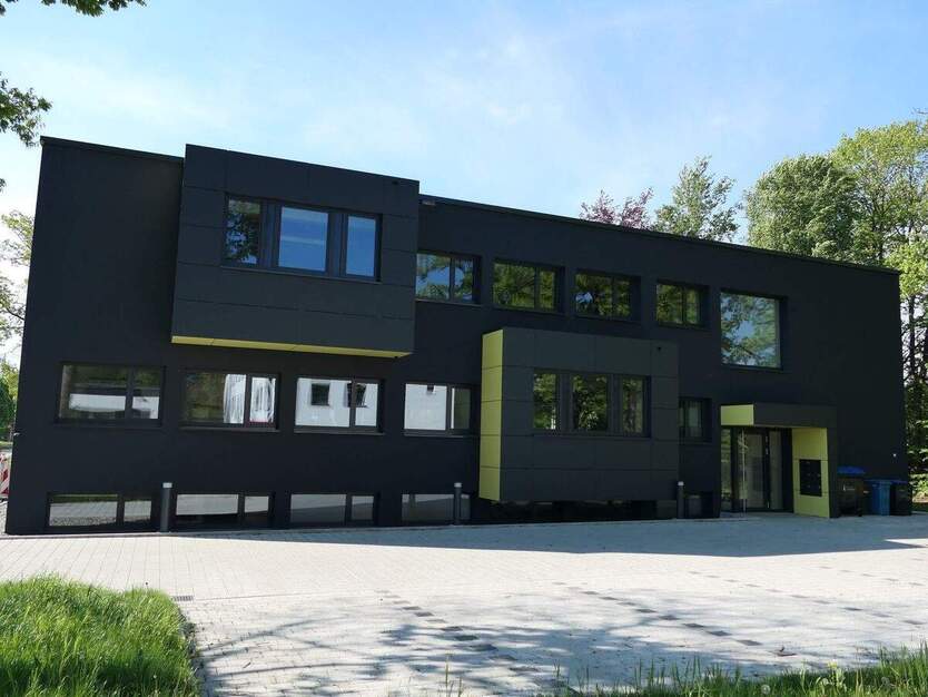 Vielfältig nutzbares BürogebäudePraxisgebäude zimmer