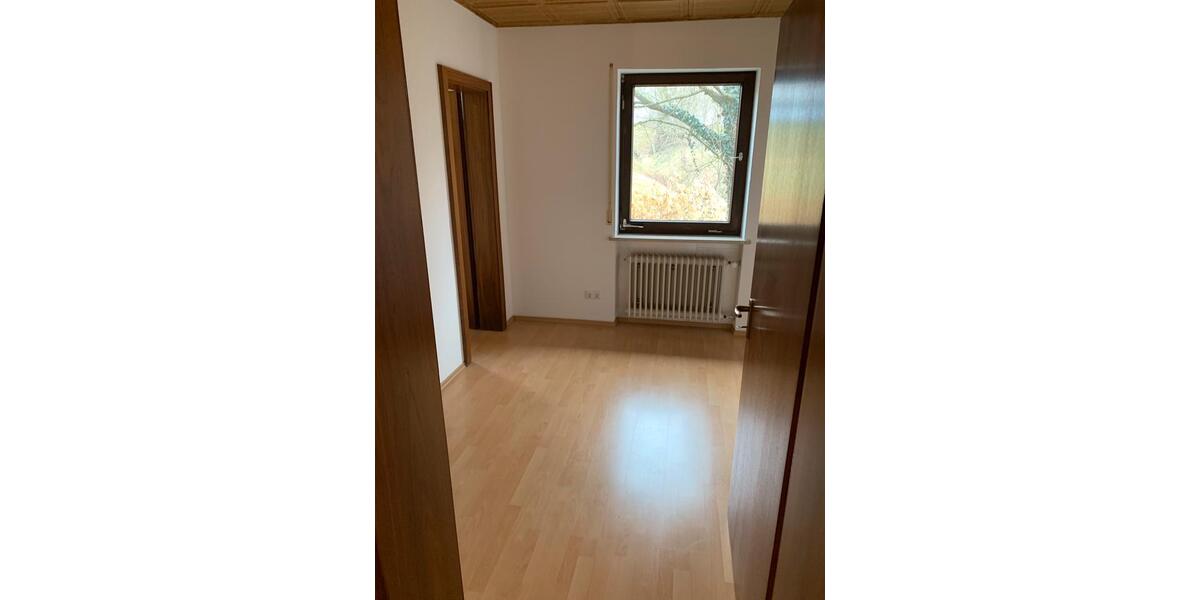 Etagenwohnung Trostberg - 5 Zimmer, 149 m&sup2;, 980&euro; | Angebot:26387114