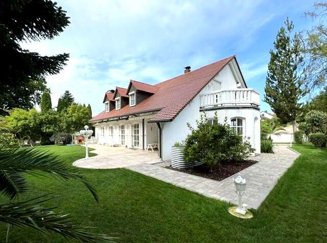 Haus zum Kaufen in Adelsried 1.595.000 € 425 m²