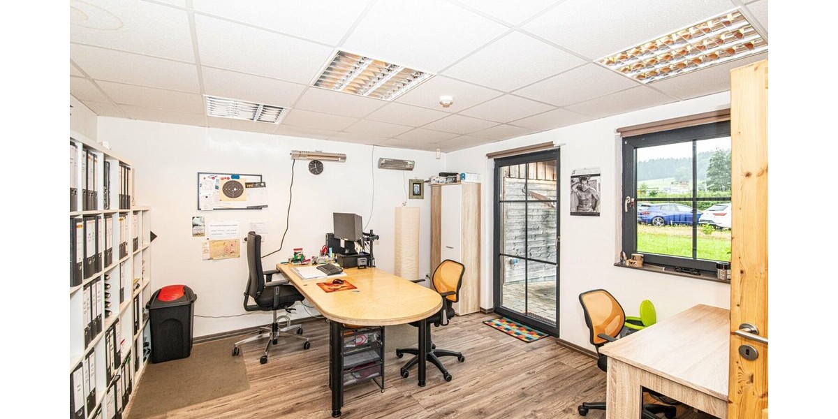 Vielseitige Werkstatt mit großzügiger Freifläche und Raum für Ideen - Gewerbeobjekt Eschlkam | Angebot:24787949