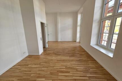 Ihre neue Wohnung wartet auf Sie! Aus alt werde neu! Einbauküche, Bad mit Wanne, SP