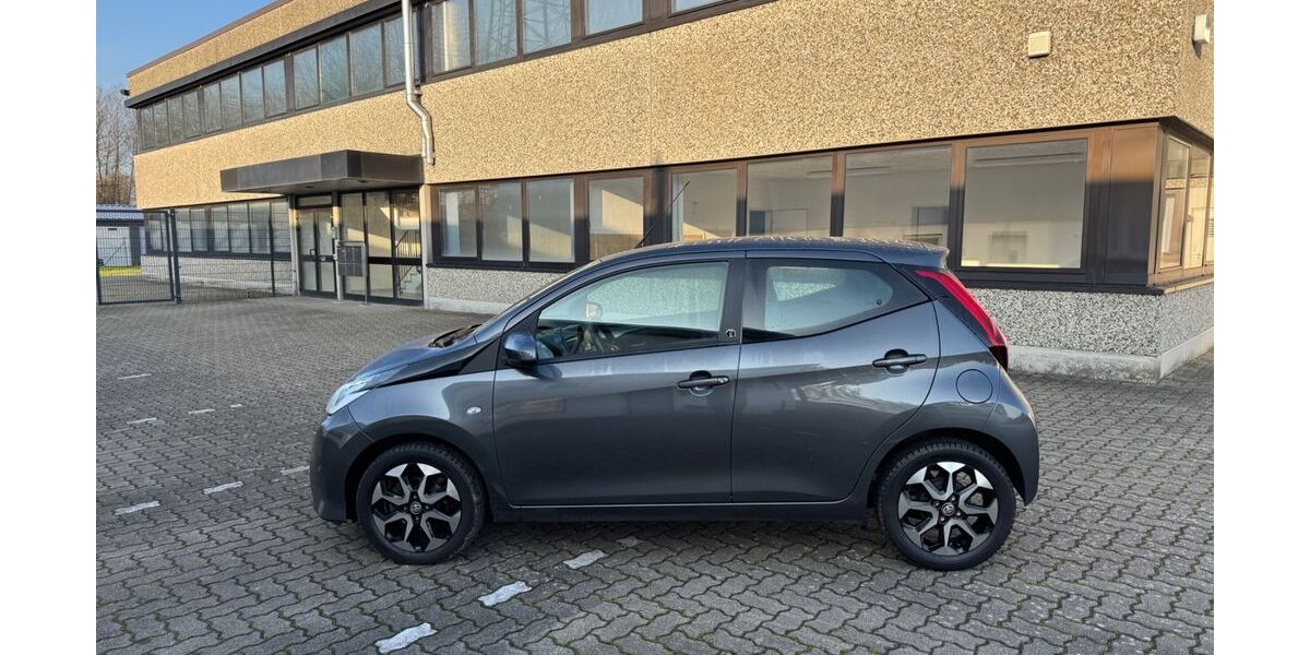 Toyota Aygo (X) 97.374 km 10.490 &euro; Barsbüttel 22885