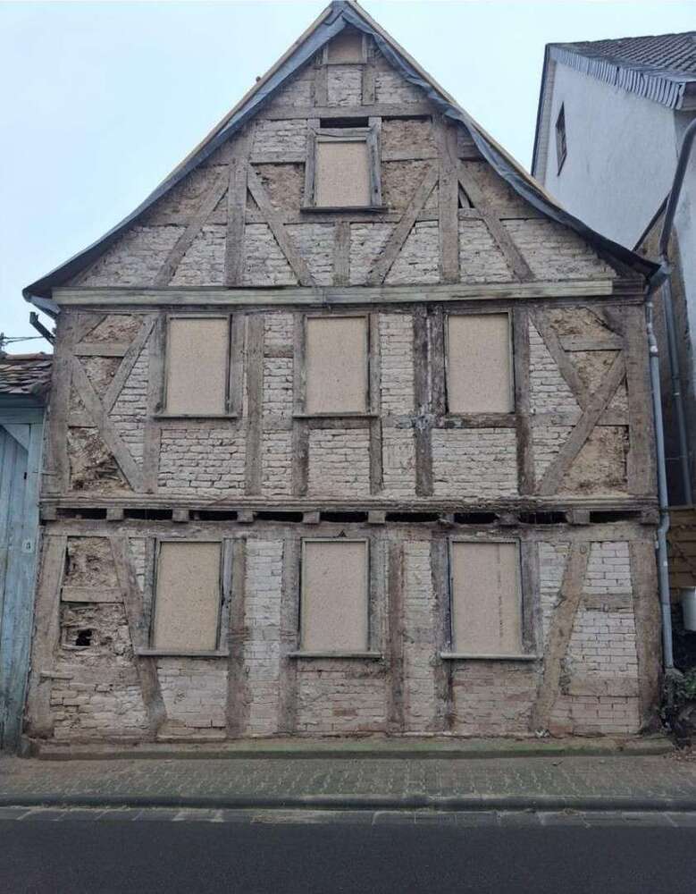 Haus zum Kaufen in Wiesbaden-Nordenstadt 239.000 € 100 m²