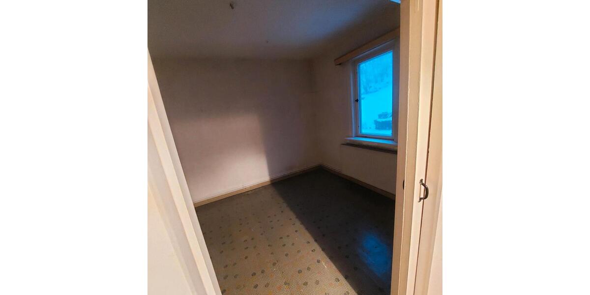 Einfamilienhaus Steinbach-Hallenberg Hallenberg - 9 Zimmer, 140 m&sup2;, 80.000&euro; | Angebot:26398498