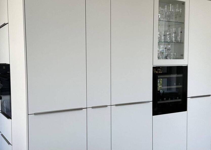 Moderne, neuwertige 4-Raum-Wohnung mit. lux. Innenausstattung, Balkon, EBK und weiteren Extras